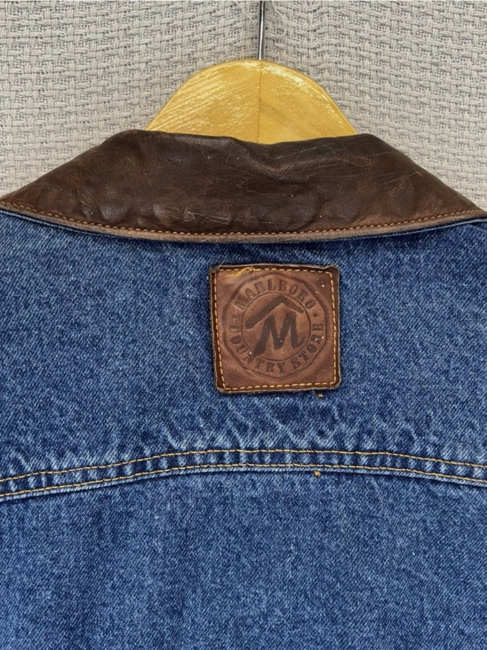 Vintage 90s Marlboro Country Store Denim Jean Jacket Leather Collar Mens Large - Picture 5 of 8